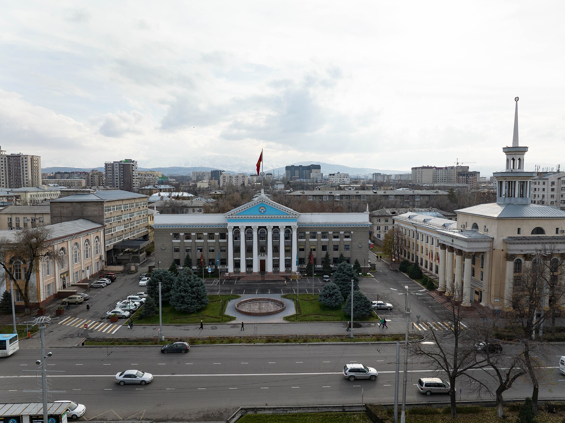 Widok z lotu ptaka na centrum Biszkeku, zdjęcie ilustracyjne