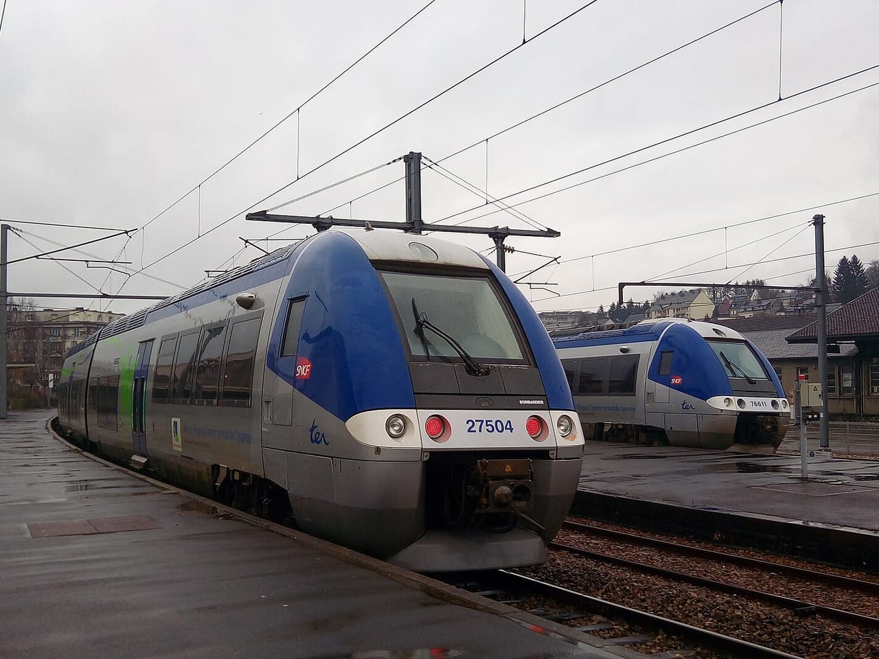 Skład regionalny TER Normandie na stacji w Lisieux