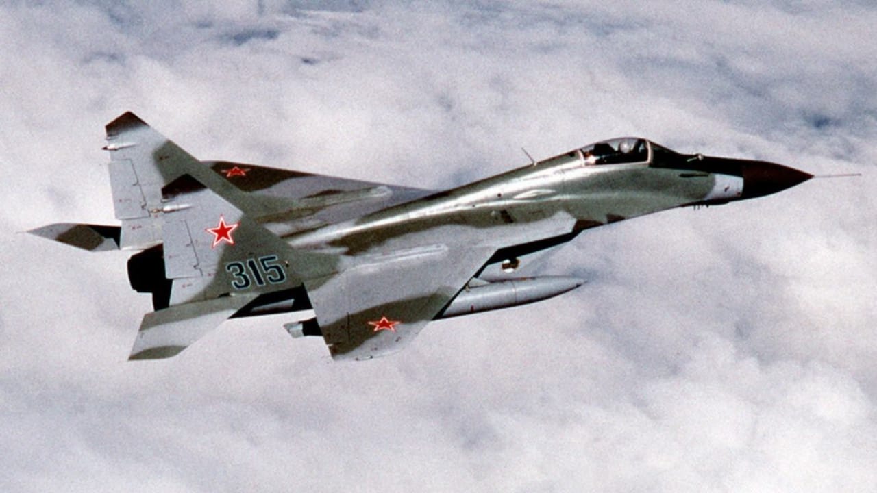 Radziecki MiG-29 w locie nad Alaską podczas wizyty dobrej woli w 1989 roku