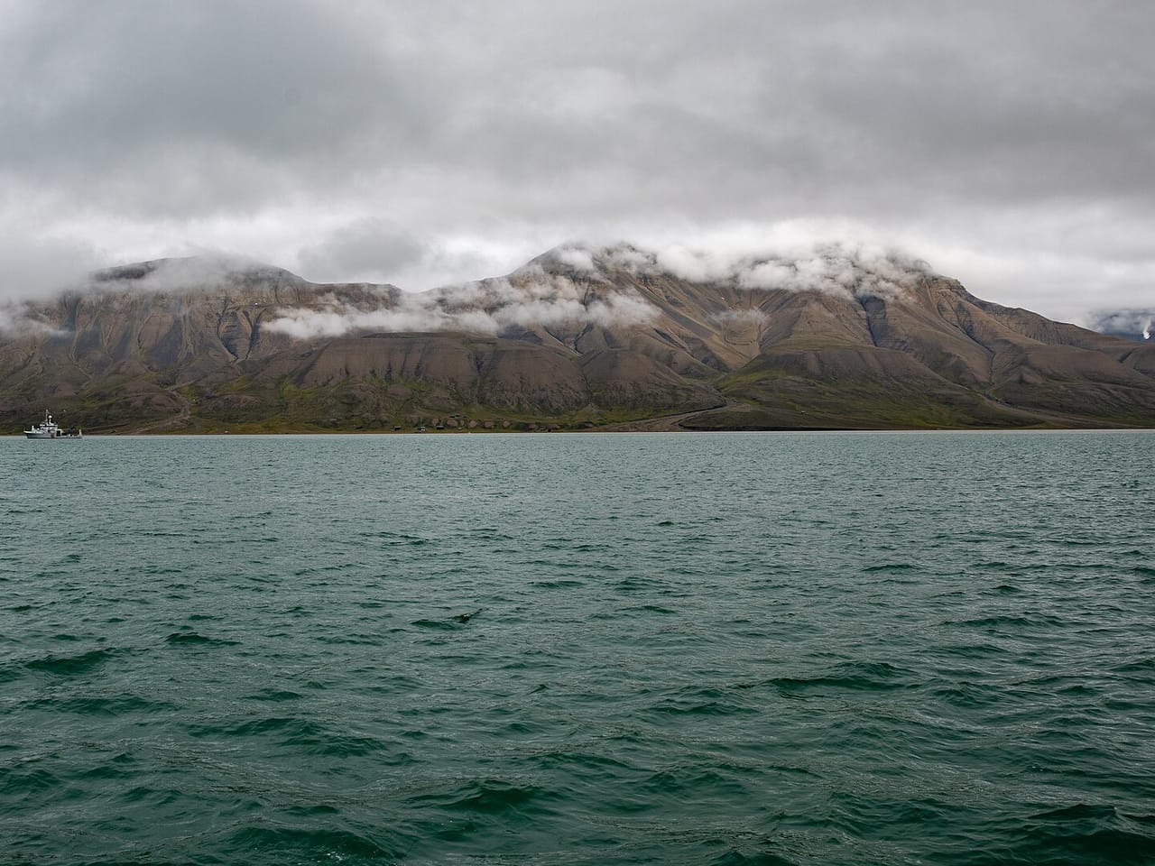 Port w Longyearbyen na Svalbardzie, zdjęcie ilustracyjne