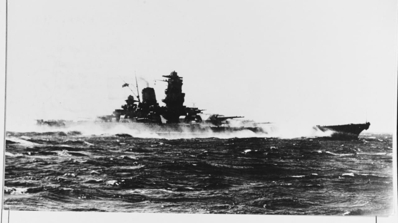 Japoński pancernik Yamato podczas prób morskich