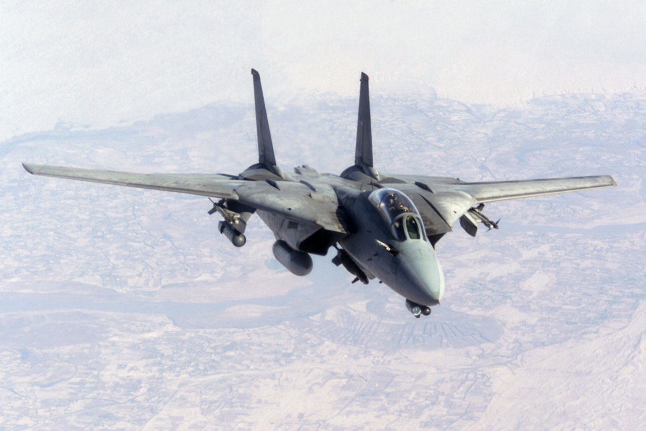 F-14D Tomcat z bombą GBU-10 i zasobnikiem LANTIRN podczas misji nad Afganistanem