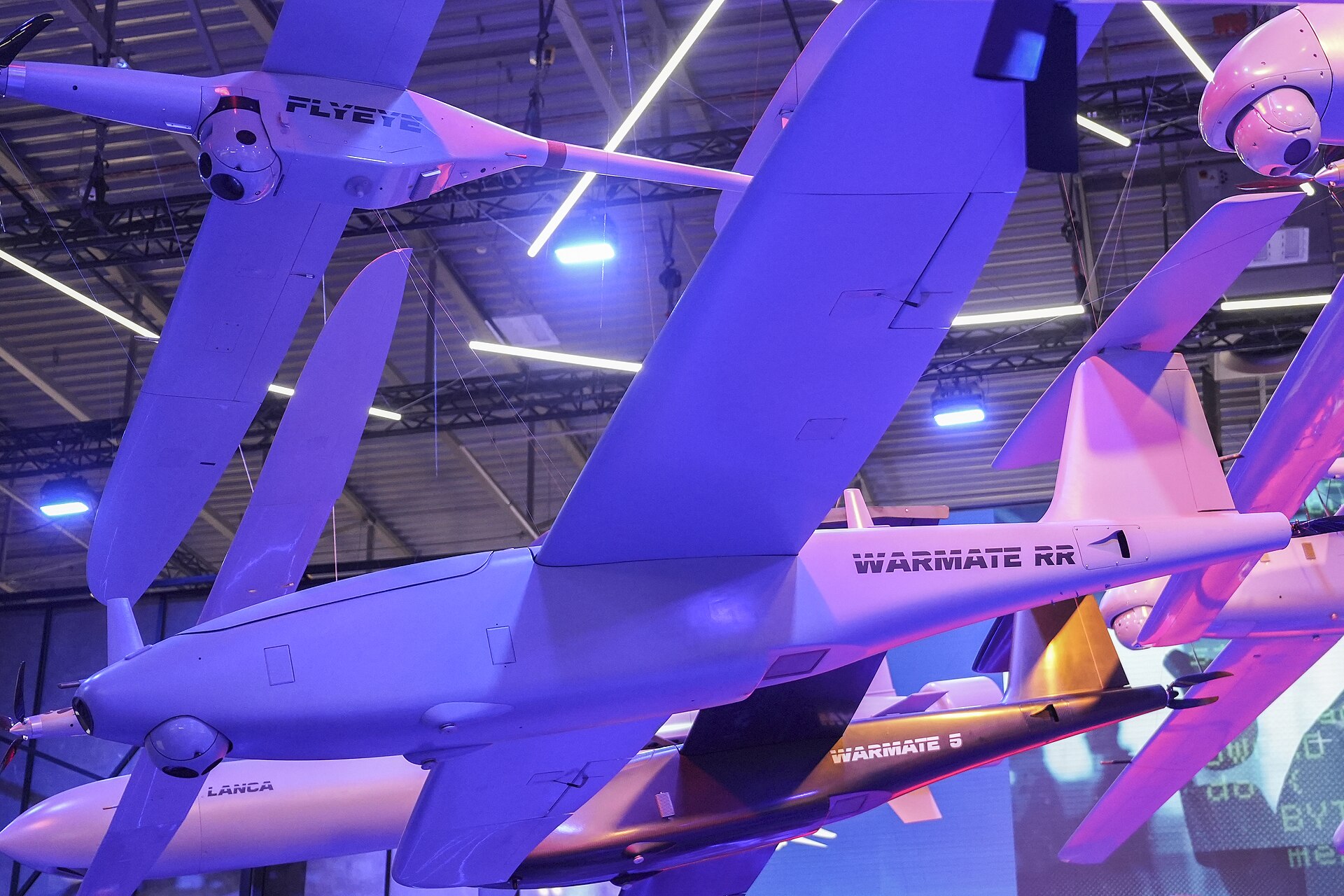 Bezzałogowce FlyEye i Warmate RR na wspólnym stoisku podczas MSPO 2026 w Kielcach