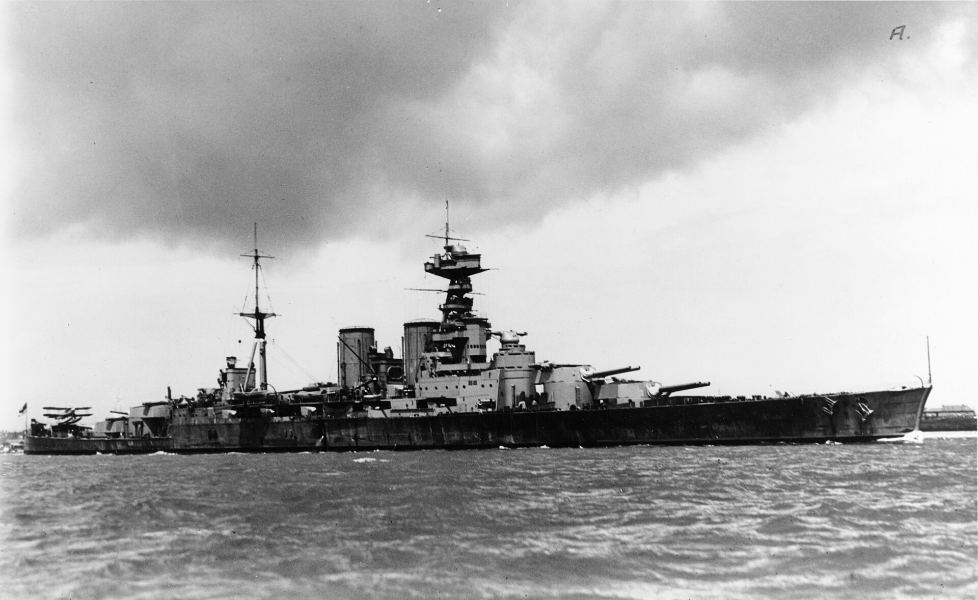 Brytyjski krążownik liniowy HMS Hood na fotografii z lat trzydziestych