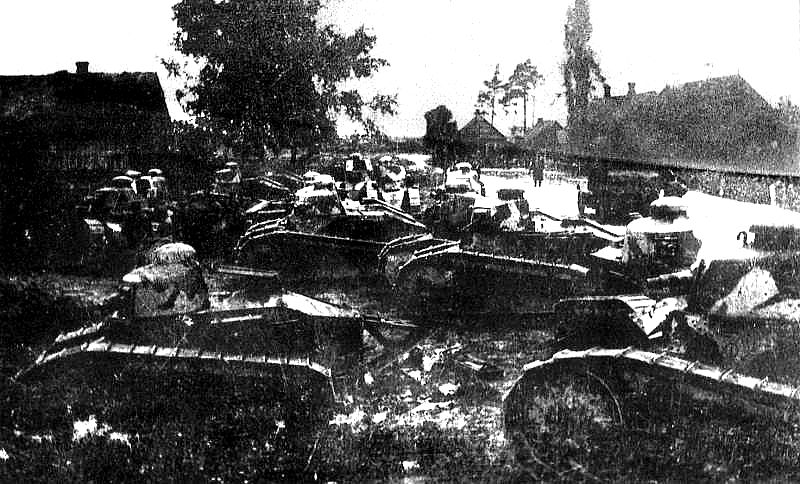 Kolumna czołgów Renault FT-17 Wojska Polskiego
