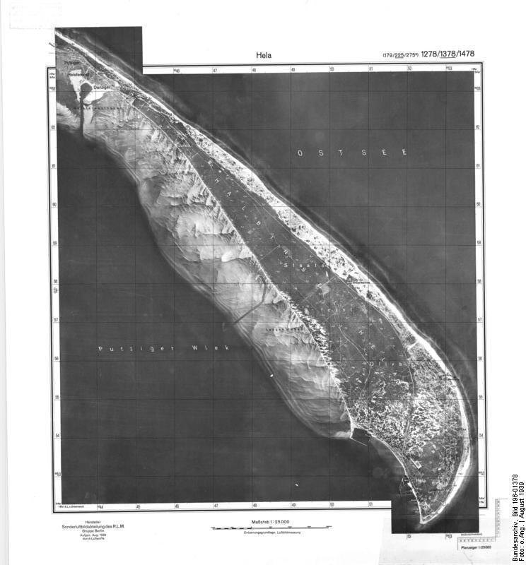 Niemiecka lotnicza mapa fotograficzna Półwyspu Helskiego z sierpnia 1939 roku z siatką współrzędnych