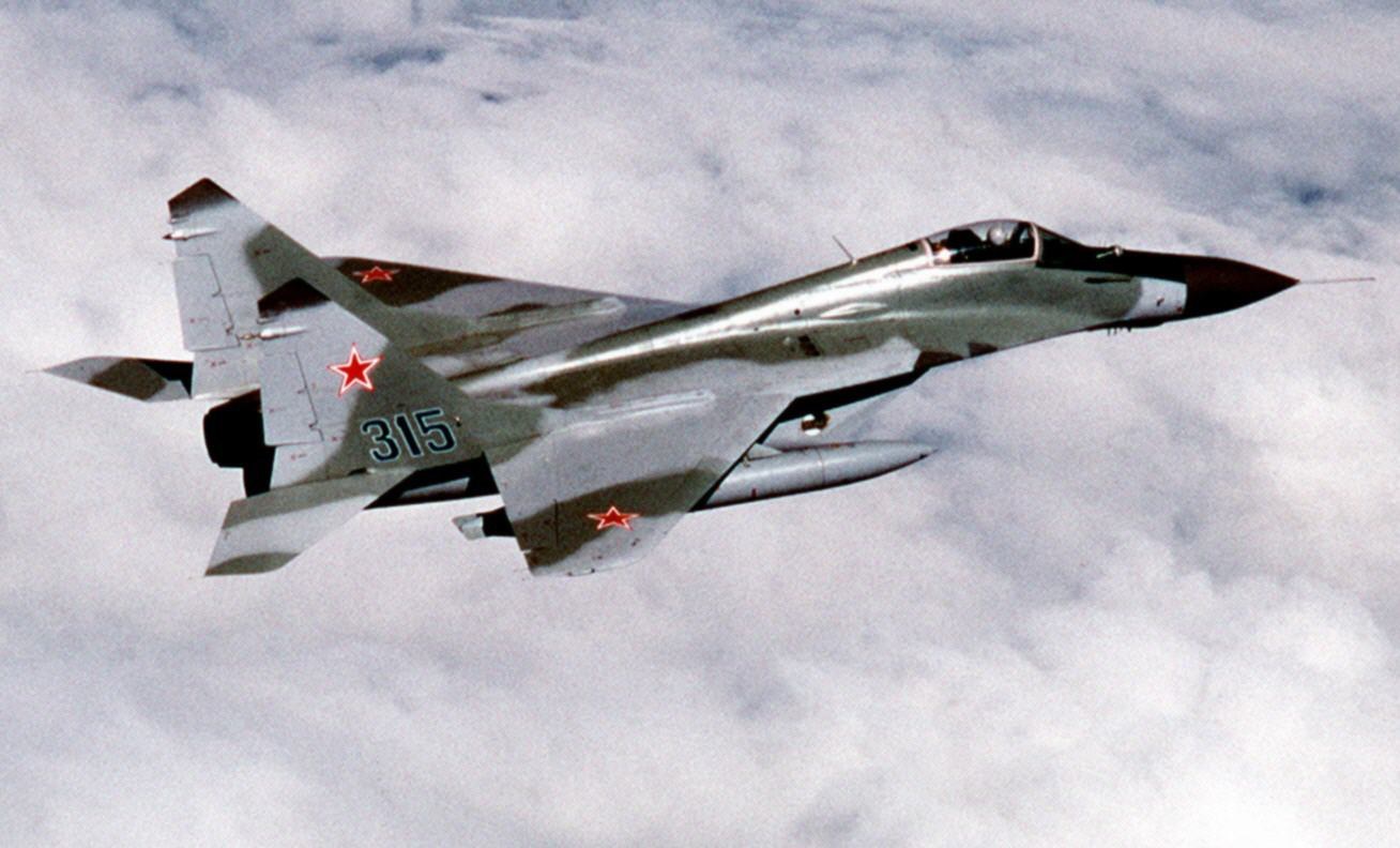 Radziecki MiG-29 w locie nad Alaską podczas wizyty dobrej woli w 1989 roku