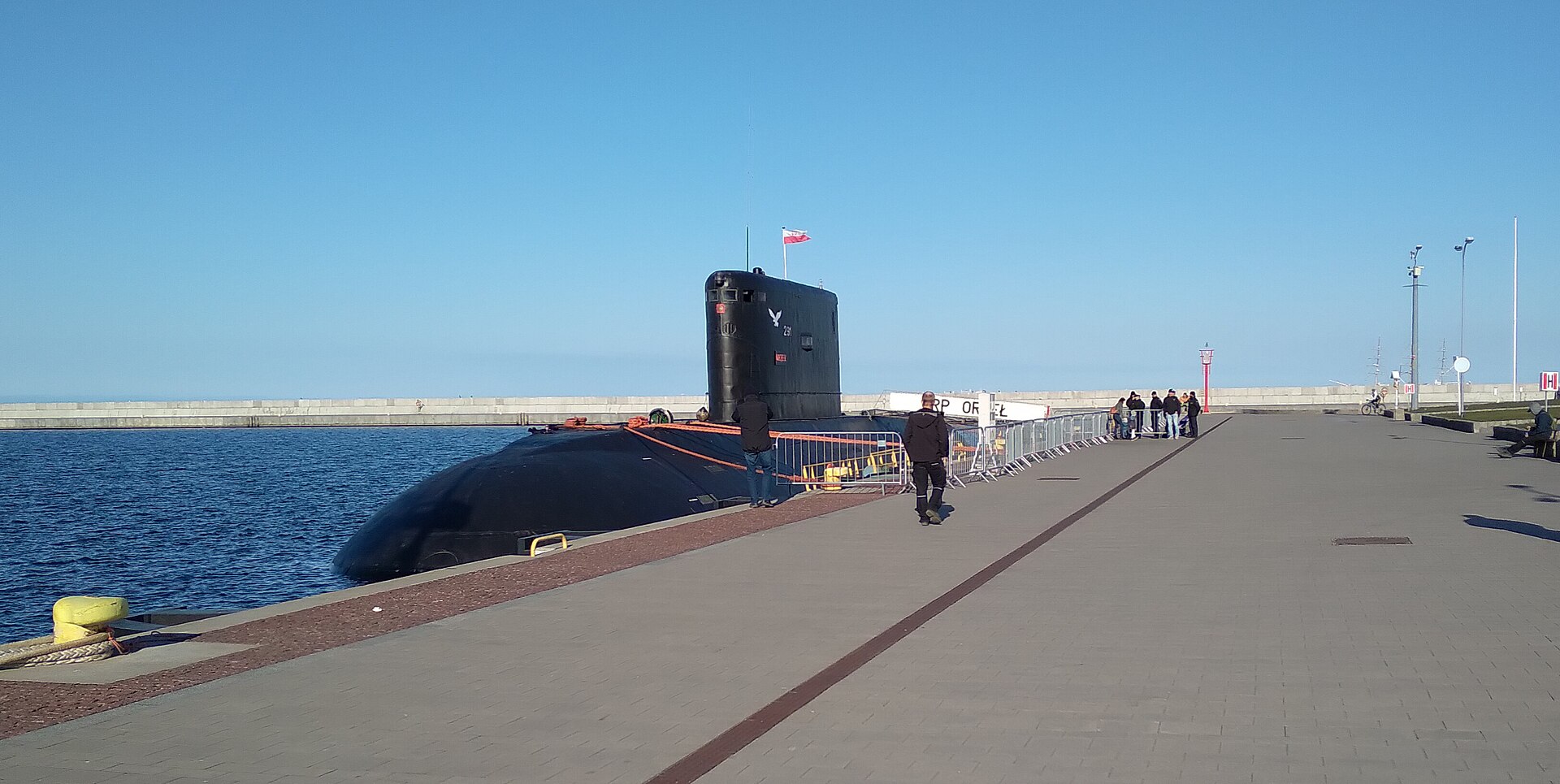 Okręt podwodny ORP Orzeł zacumowany w Gdyni