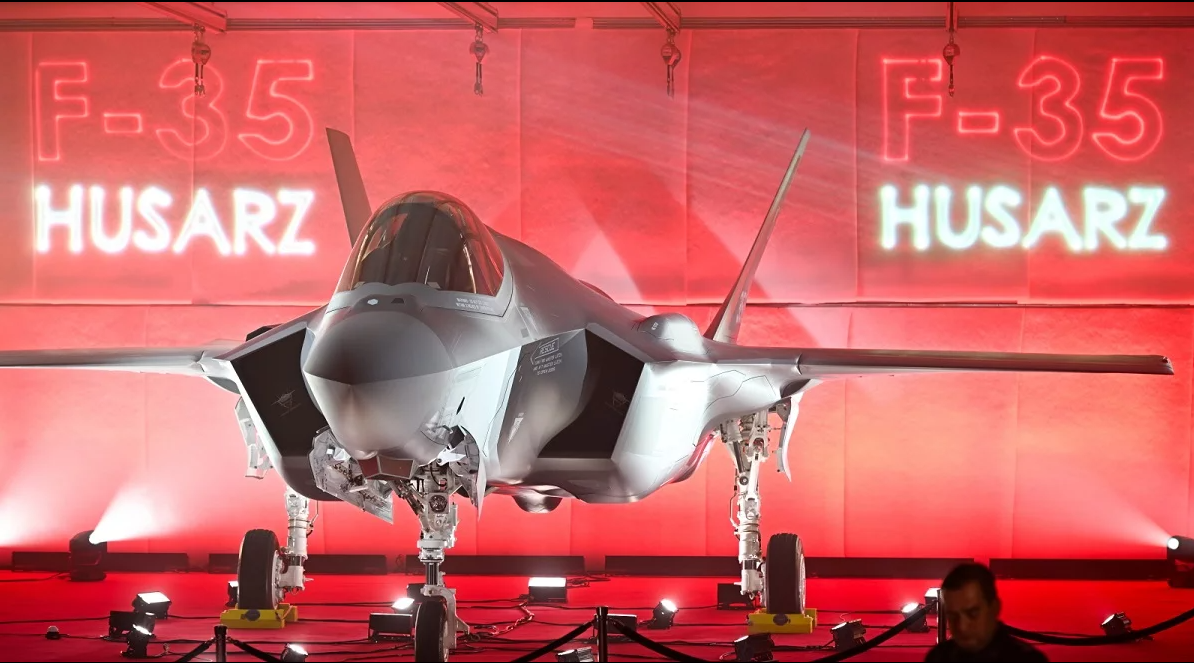 Polski myśliwiec F-35A Husarz podczas prezentacji