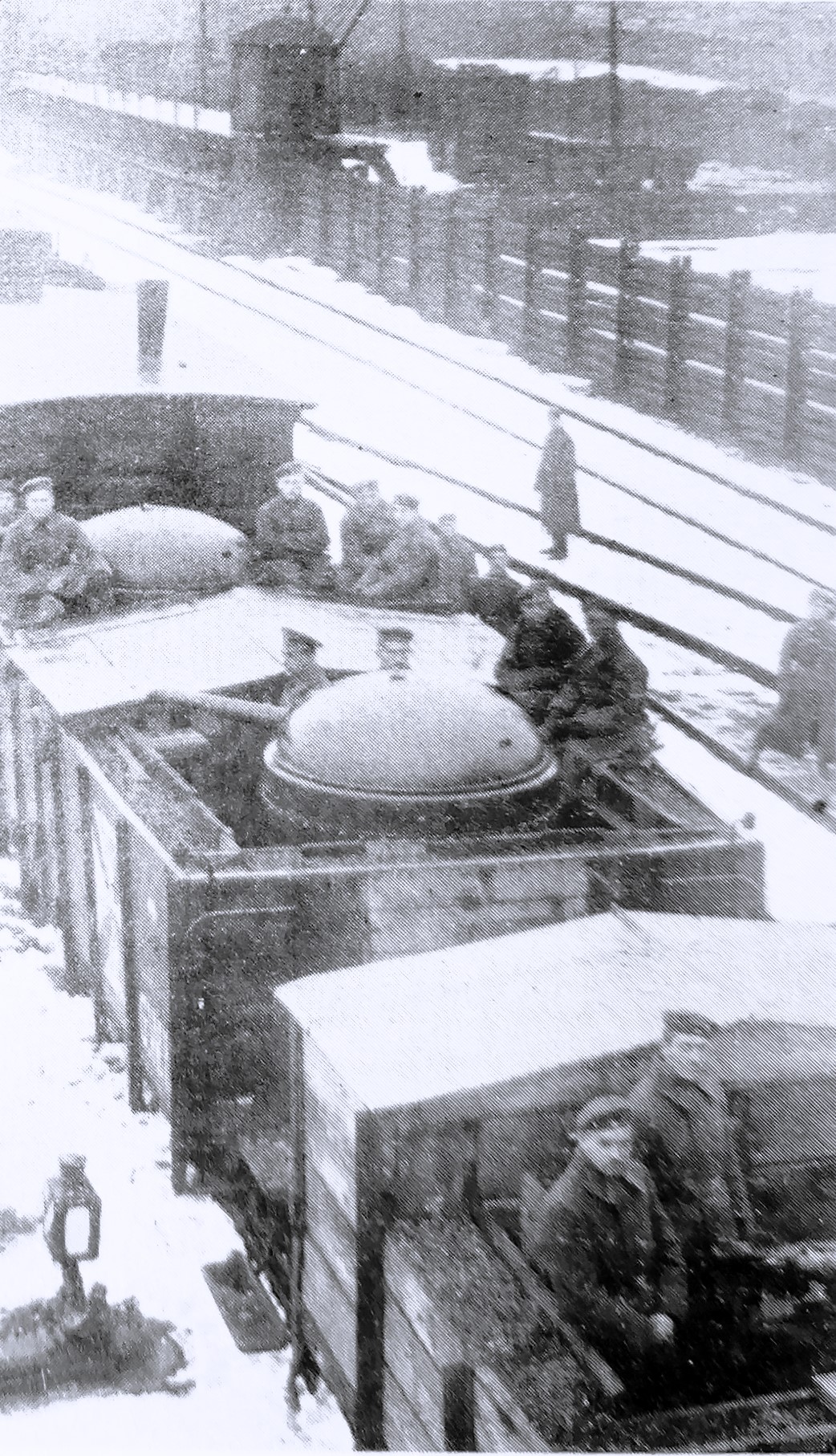 Niemieccy żołnierze formacji Grenzschutz Ost na dworcu kolejowym w Lesznie na początku 1919 roku
