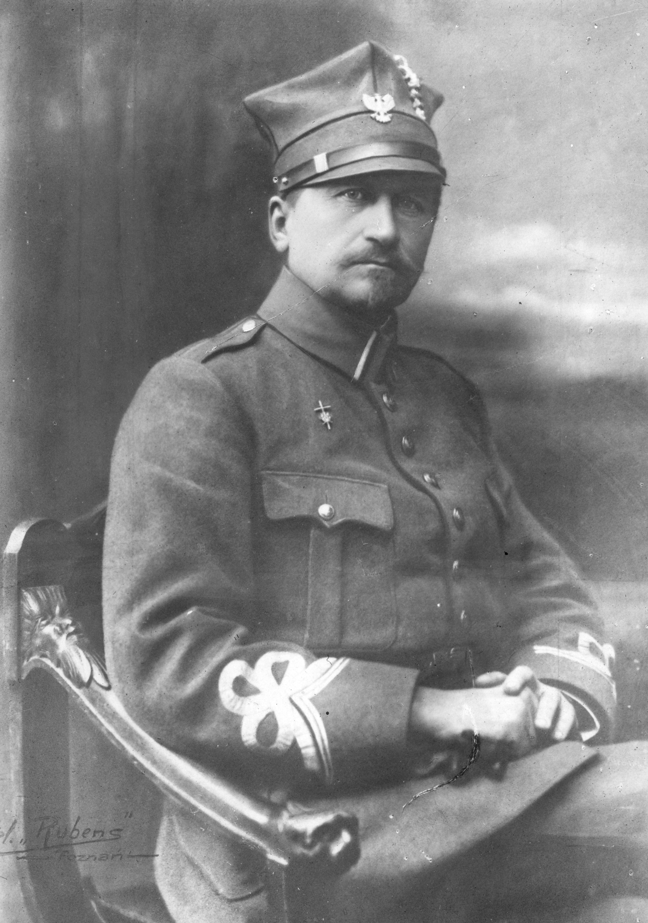 Generał broni Józef Dowbor-Muśnicki w mundurze Wojsk Wielkopolskich z charakterystyczną rogatywką
