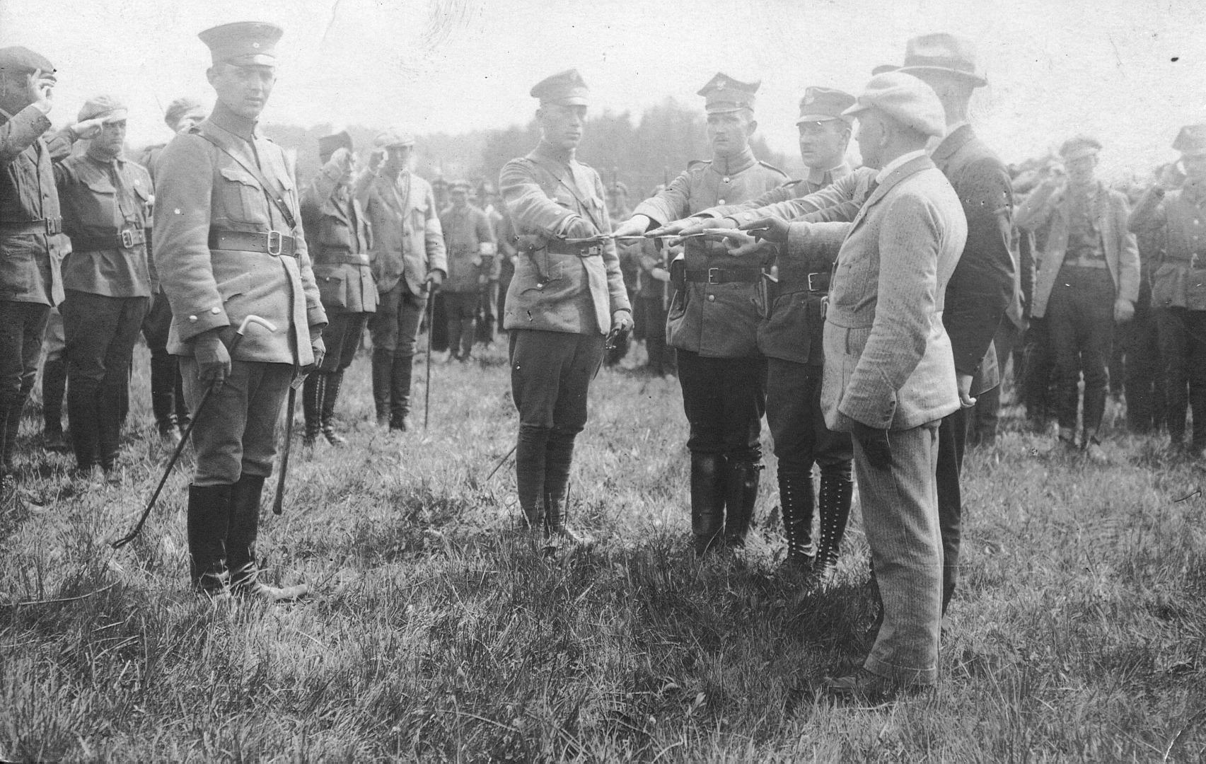 Uroczysta przysięga oficerów 1. Dywizji Strzelców Wielkopolskich na placu Wolności w Poznaniu 26 stycznia 1919 roku