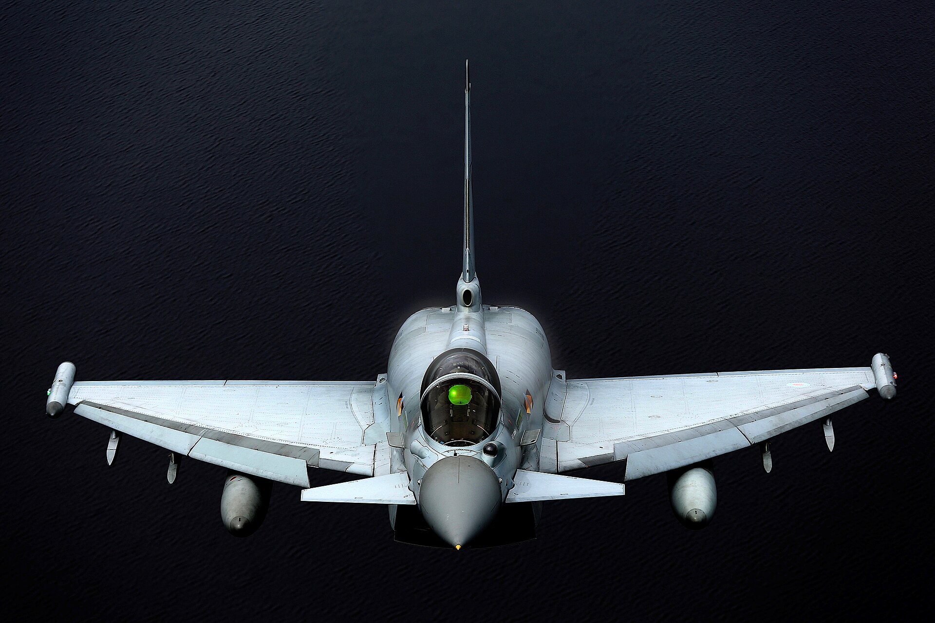 Brytyjski myśliwiec Eurofighter Typhoon w locie, zdjęcie ilustracyjne