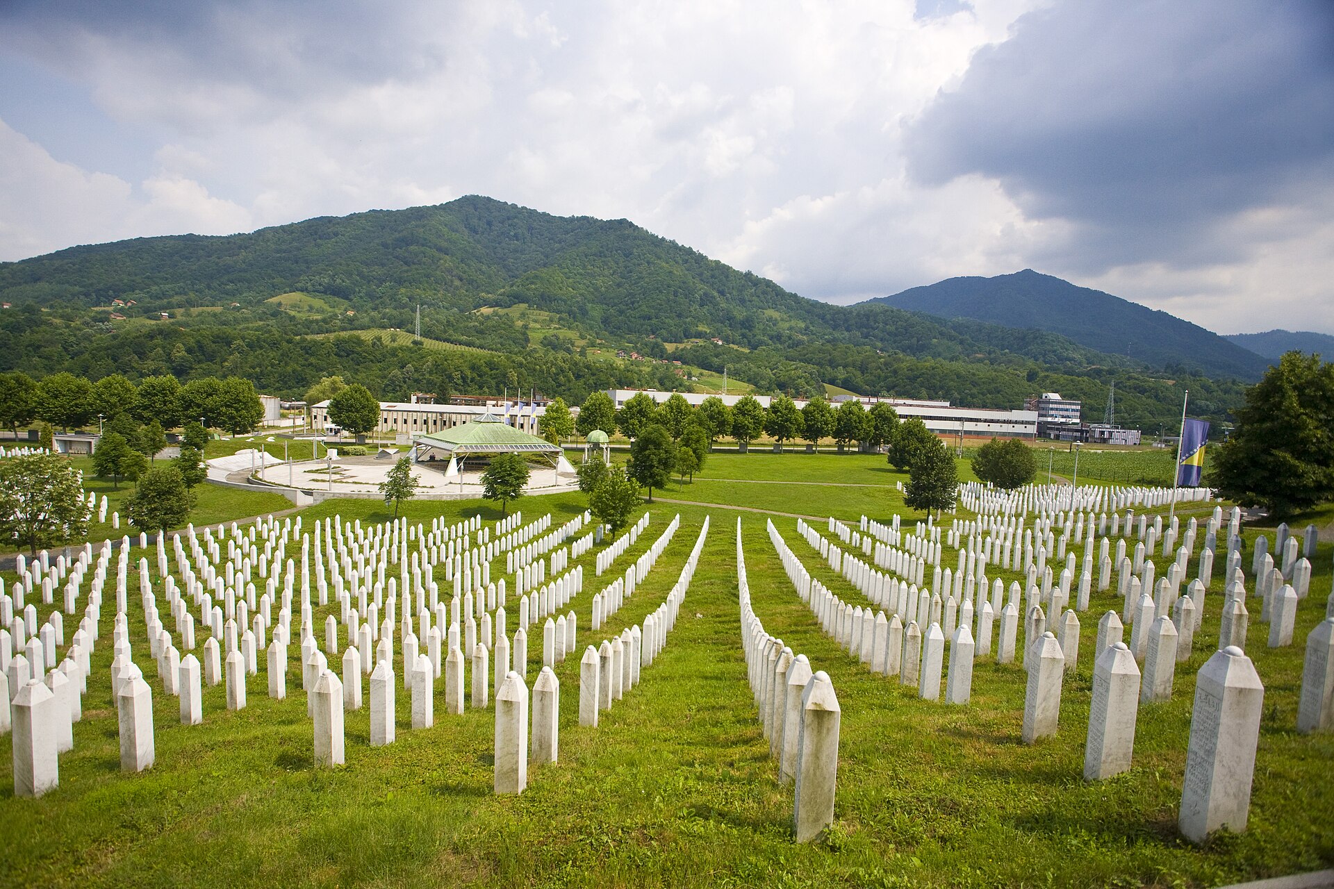 Cmentarz i miejsce pamięci ofiar ludobójstwa w Srebrenicy w Potočarach