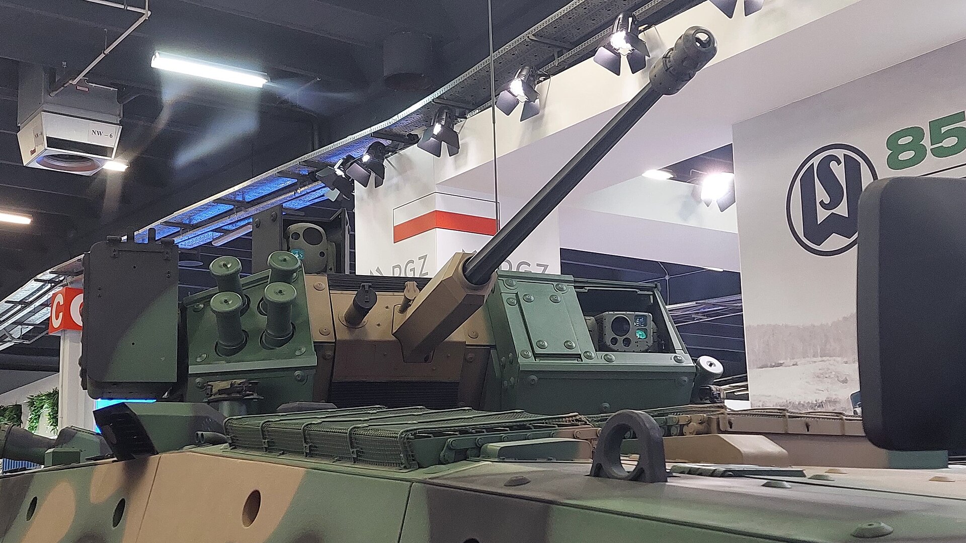 Bezzałogowy system wieżowy ZSSW-30 prezentowany na targach MSPO